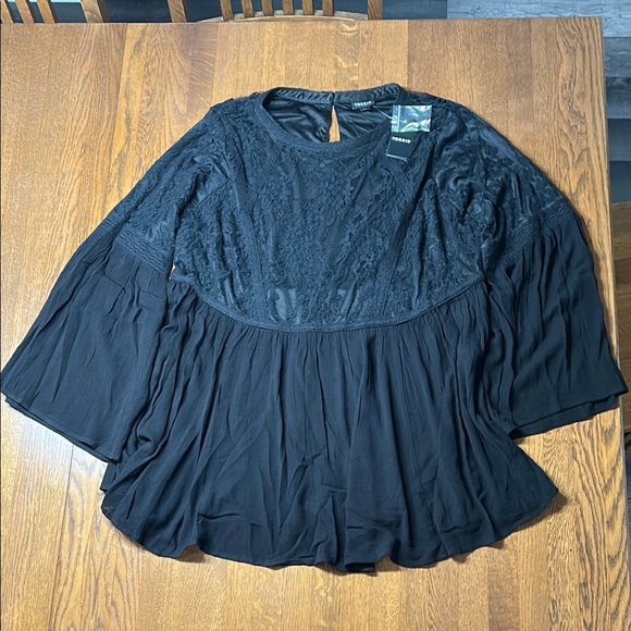 NWT Torrid Black Peplum Lace Bell Sleeve Top Size 2 (18-20) - Picture 1 of 16